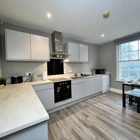 Luxurious Penthouse With Free Parking Apartment