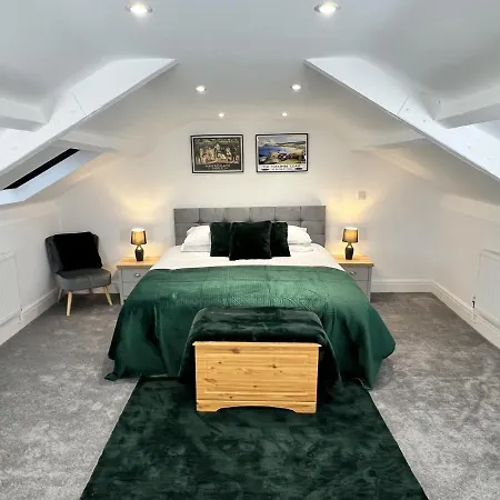 Luxurious Penthouse With Free Parking Apartment Harrogate