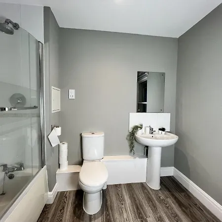 Luxurious Penthouse With Free Parking Apartment