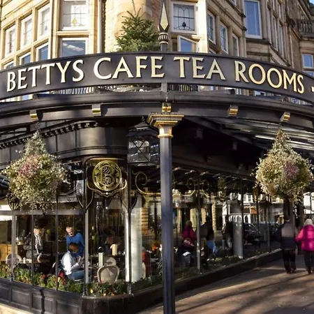 Luxurious Penthouse With Free Parking * Харрогейт