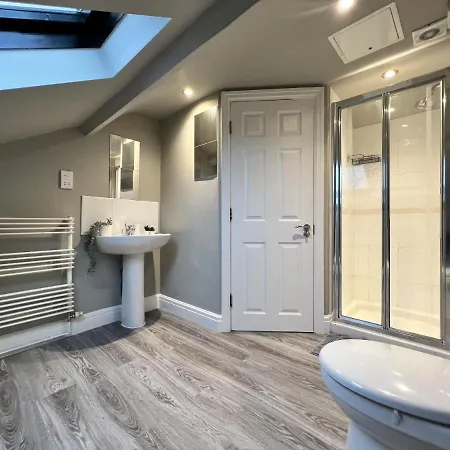 Luxurious Penthouse With Free Parking *